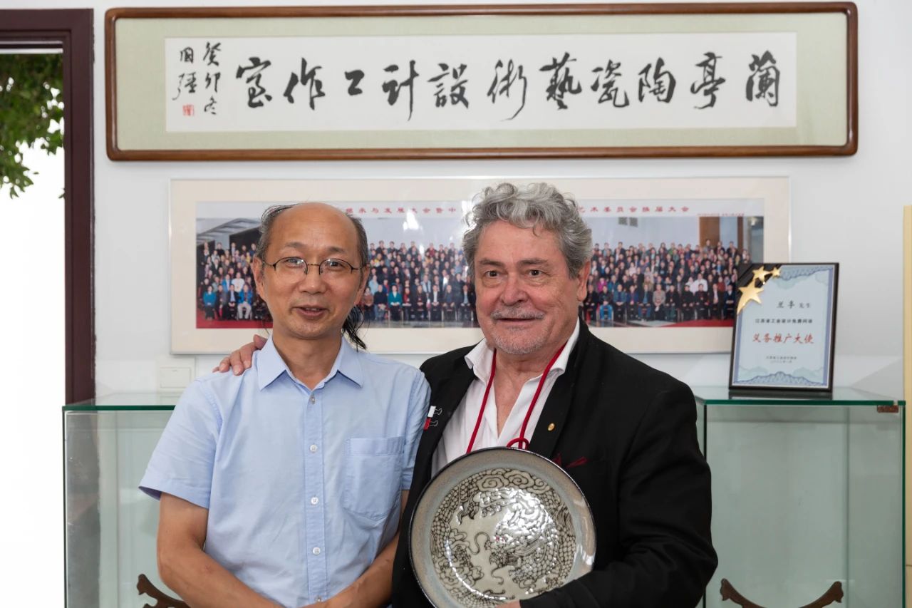 【大咖访高陶】法国画家皮埃尔·康努乐探访918博天娱乐官网陶瓷 感知中华文化魅力