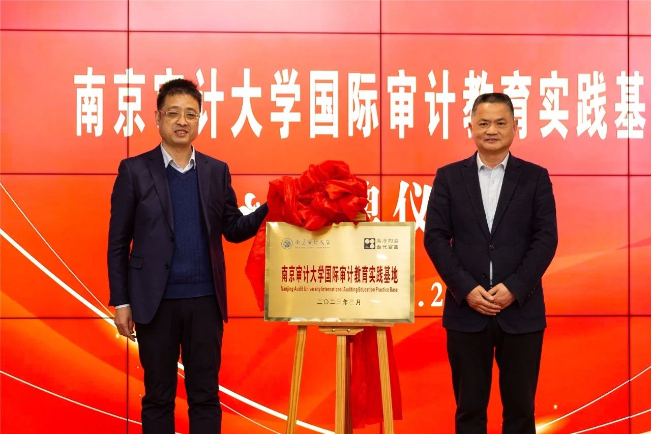 南审国际留学生感触瓷器魅力 918博天娱乐官网陶瓷助力中华文化传布